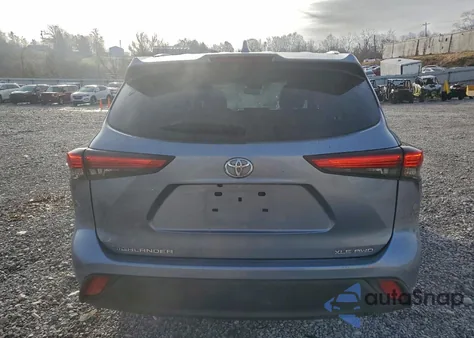 2021 Toyota Highlander Xle z USA, uszkodzony, nr VIN 5TDHZRBH7MS155776